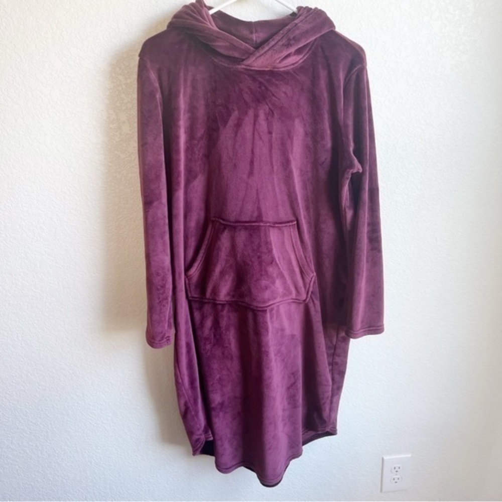 32 Heat Sleepwear pull over robe with hood, purple, velour, S/M